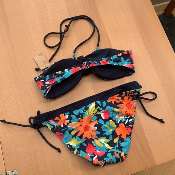 hollister matching floral navy bikini set - Picture 13 of 15